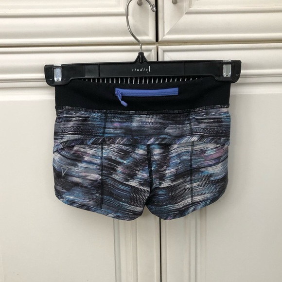 SIZE 6 - Ivivva by Lululemon girls lined shorts - Picture 5 of 10